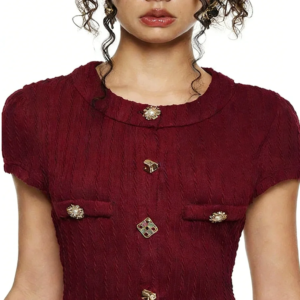 S11a624fff3c44f208141c5e15f129f9dA.webp 2026 New European & American Retro Elegant Burgundy Knit Cardigan - Short-Sleeve Slim Top, Versatile for Daily Outings